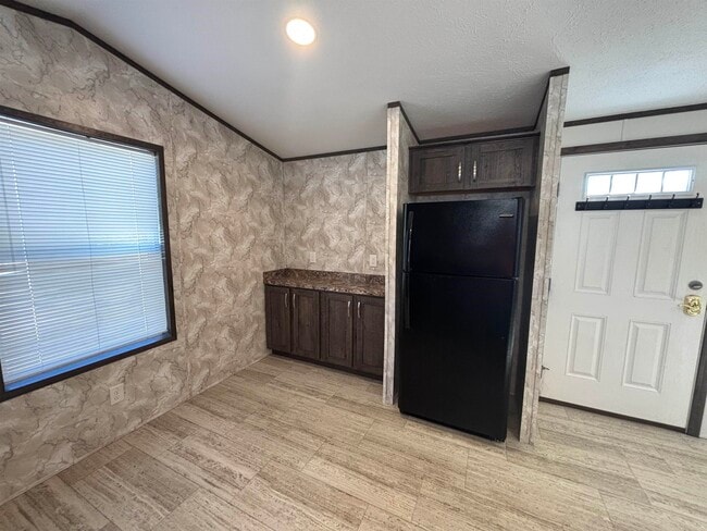 Building Photo - 44 Pineland Park Rd