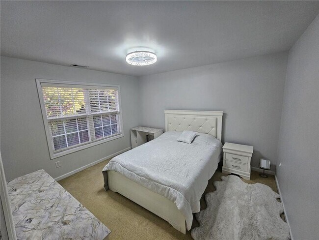 Building Photo - 480 Glenns Farm Way