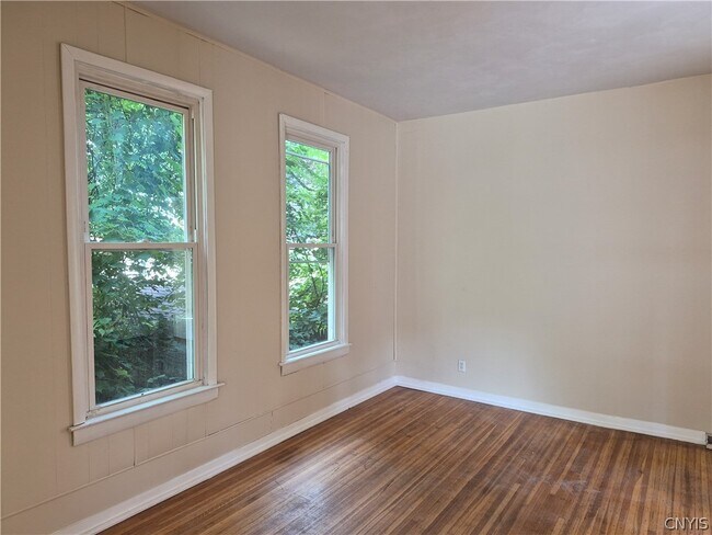 Building Photo - 406 Laforte Ave