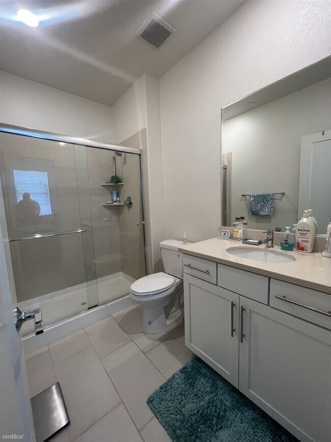 Building Photo - 4 br, 3.5 bath Townhome - 3053 Threecastle...