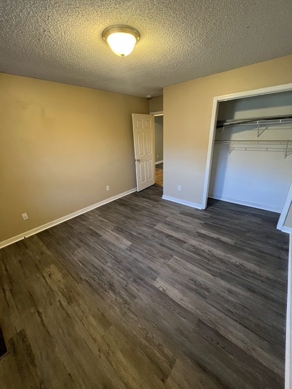 Building Photo - 106 Stone Henge Ln