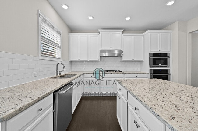 Building Photo - A beautifully maintained 3-bedroom, 3.5-ba...