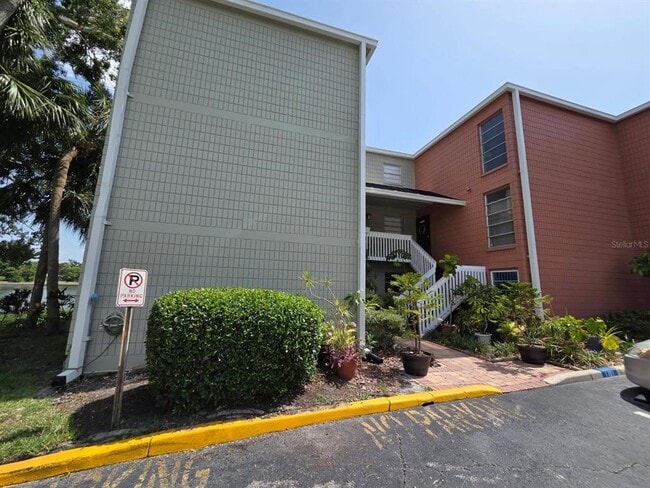 Building Photo - 2424 W Tampa Bay Blvd