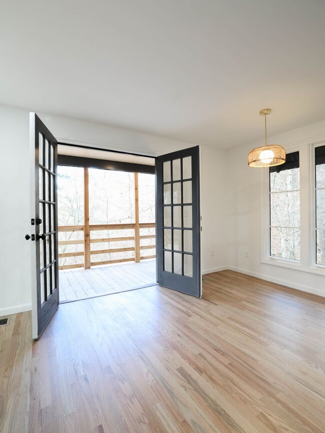 Building Photo - Picture Perfect wooded get away in Kingston Springs