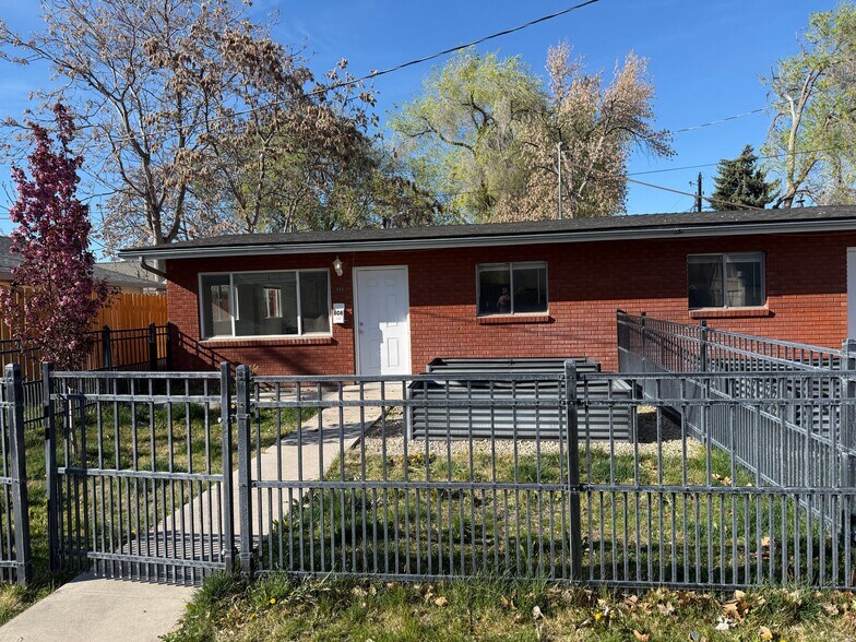 Building Photo - 808 E Sherman Ave