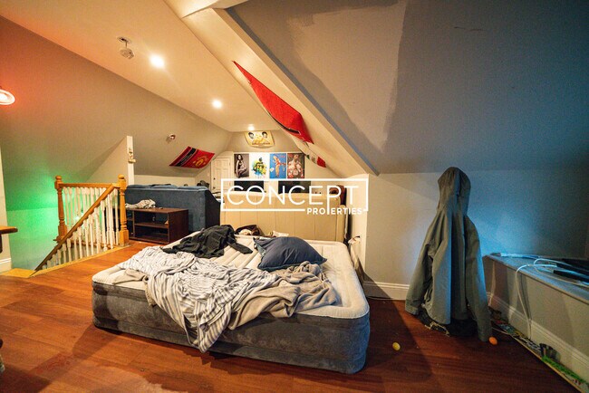 Building Photo - 63 Hillside St