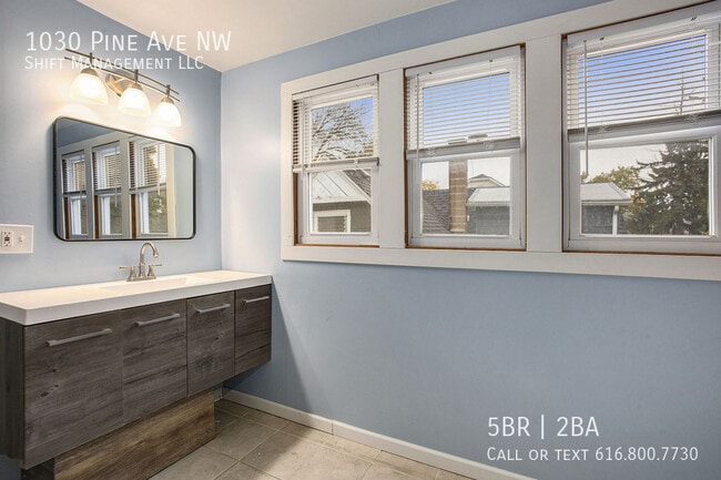 Building Photo - 1030 Pine Ave NW