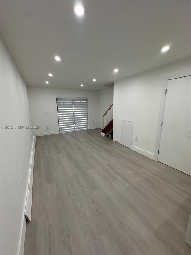 Primary Photo - 12045 SW 18th St