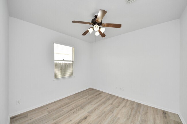 Building Photo - 21738 Sierra Long Dr