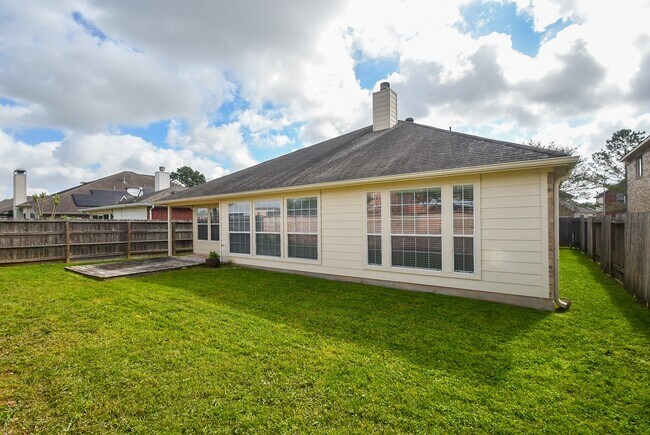 Building Photo - 128 Emerald Loch Ln