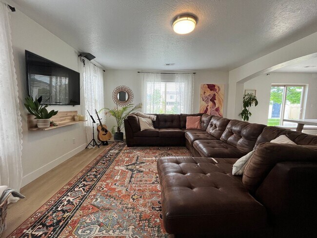 Building Photo - 2049 S Meadow Marsh Dr