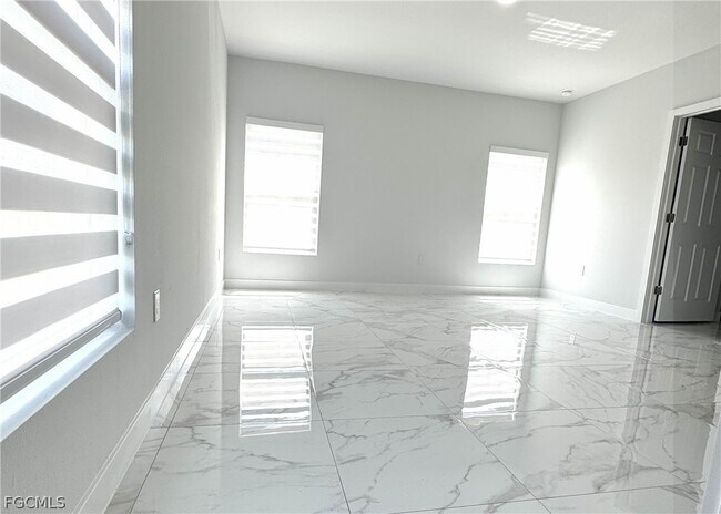 Building Photo - 825 Porter St E