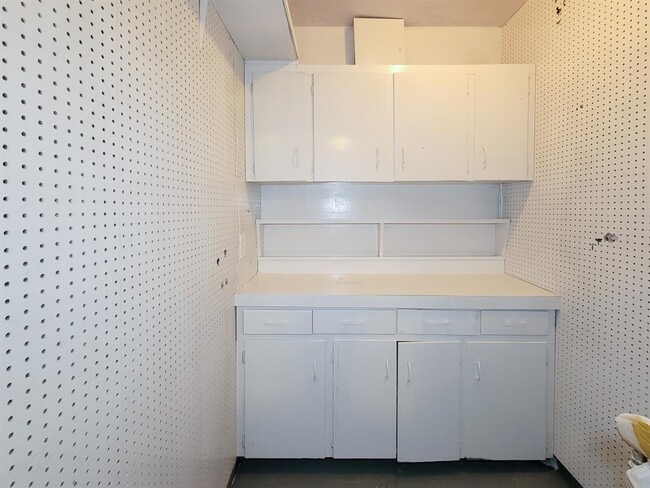 Building Photo - 1703 Raintree Dr