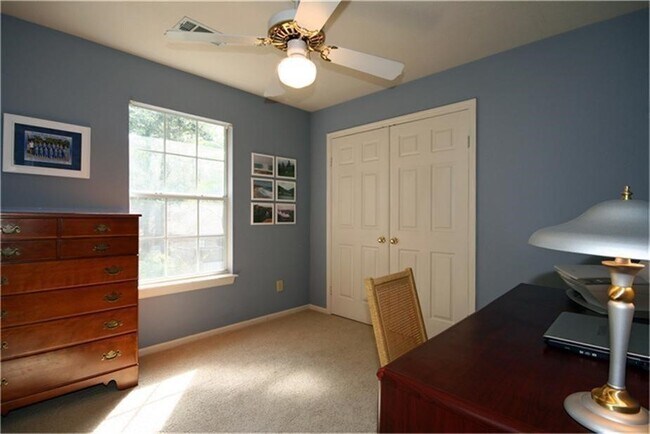 Building Photo - 7 Thrush Grove Pl