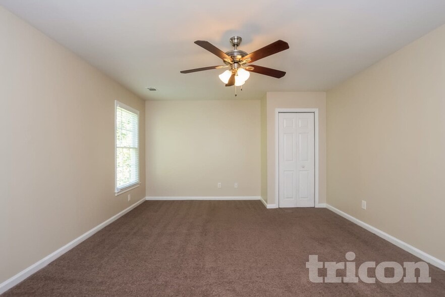 Building Photo - 1013 Chatsworth Ln