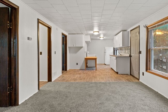 Building Photo - 2 Bedroom House