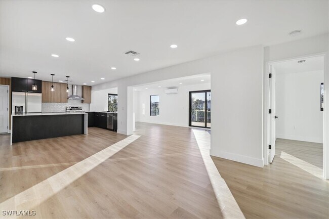 Building Photo - 4419 N Bay Cir