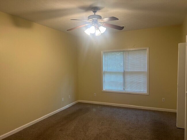 Building Photo - Rental Coming Available