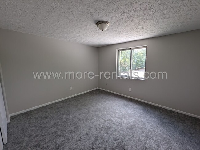 Building Photo - 2440 Burgandy Ln