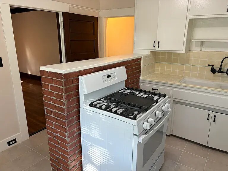 Building Photo - 1262 N Hudson Ave