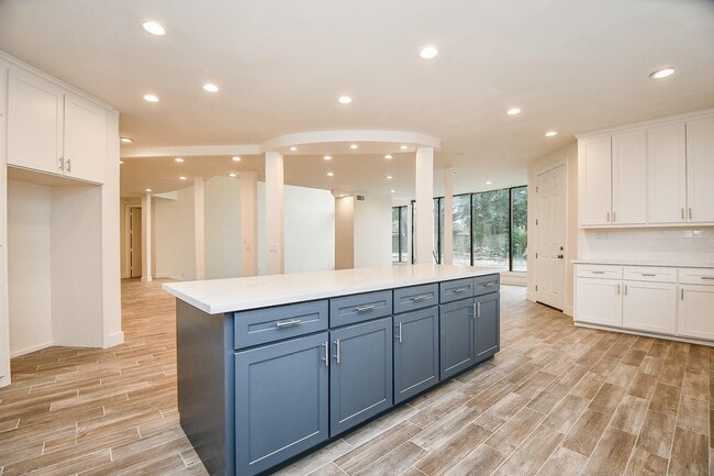 Building Photo - 8115 Fondren Lake Dr