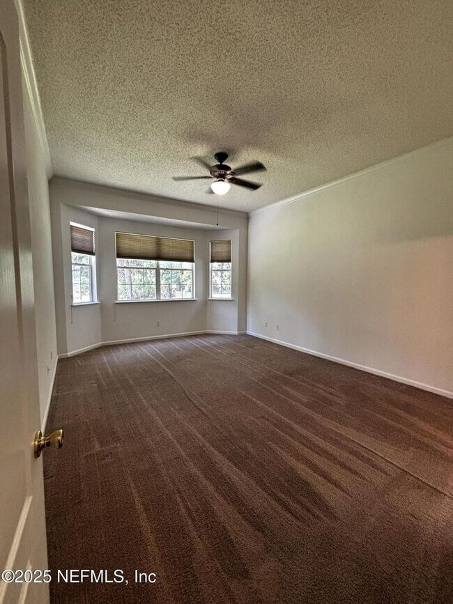 Building Photo - Stunning 3 BDR, 2 BA home in Collinswood s...