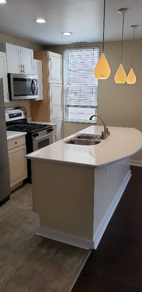 Building Photo - 2413 Vine St