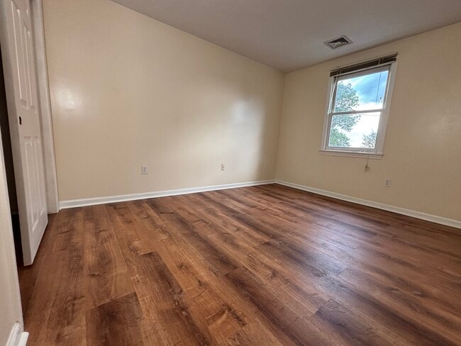 Building Photo - 118 Montclair Ave