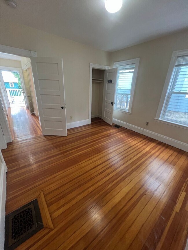 Building Photo - 37 Porter St