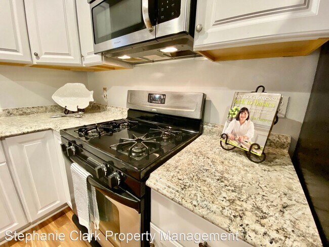 Building Photo - 3 br, 2.5 bath House - 606 Sheafe Court