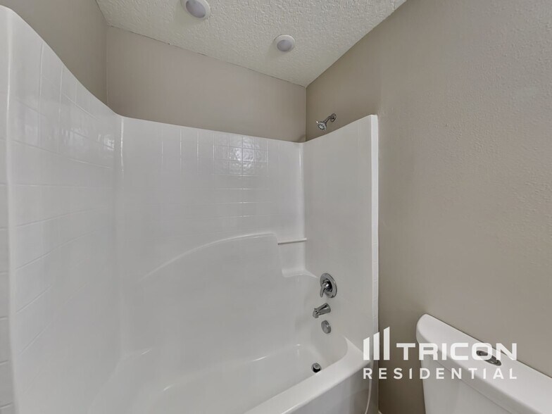 Building Photo - 1795 Sunset Ridge Dr