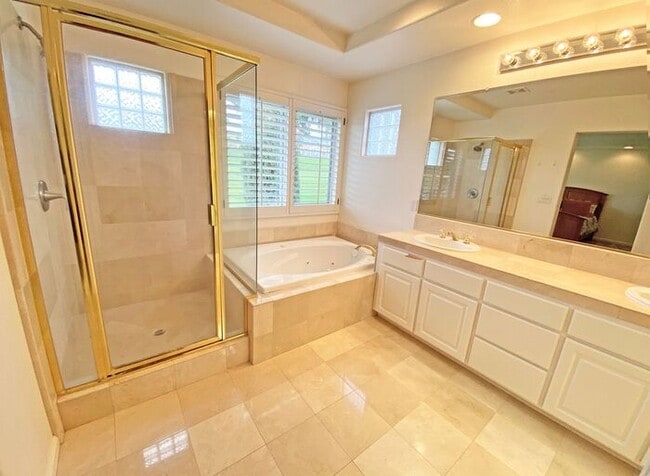Building Photo - 5821 Killarney Cir