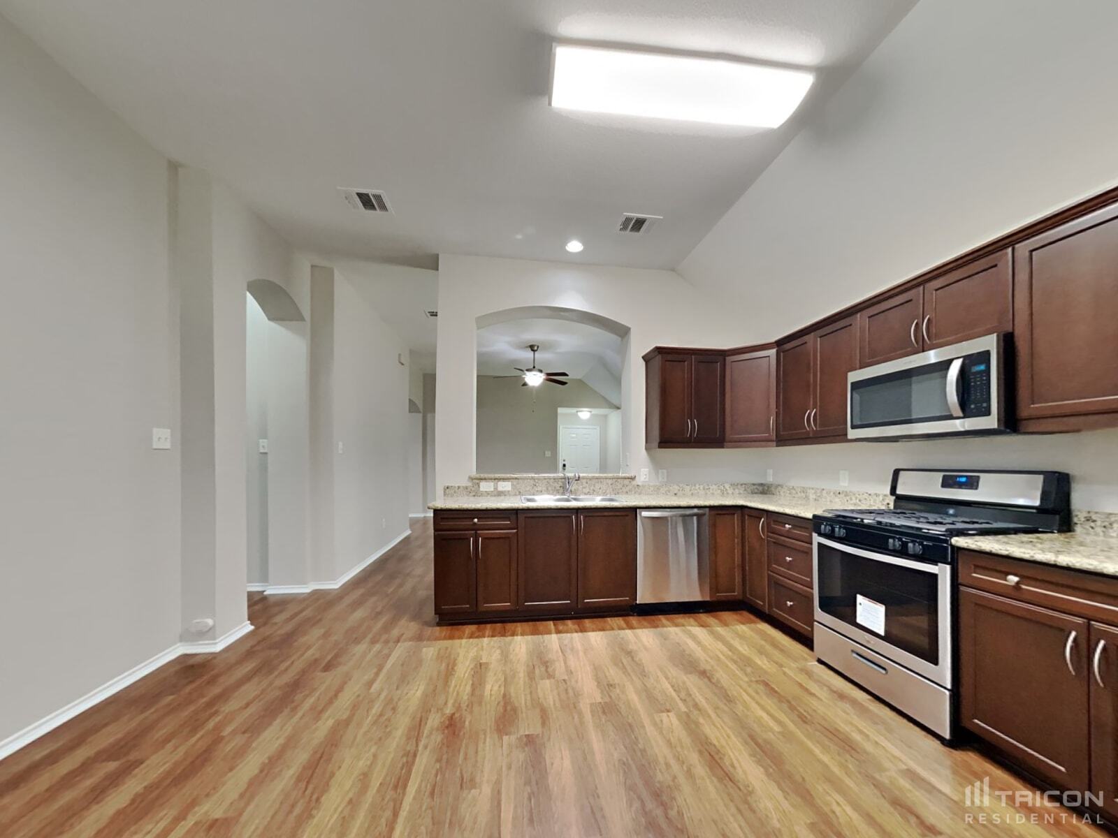 Building Photo - 952 Oak Lynn Dr