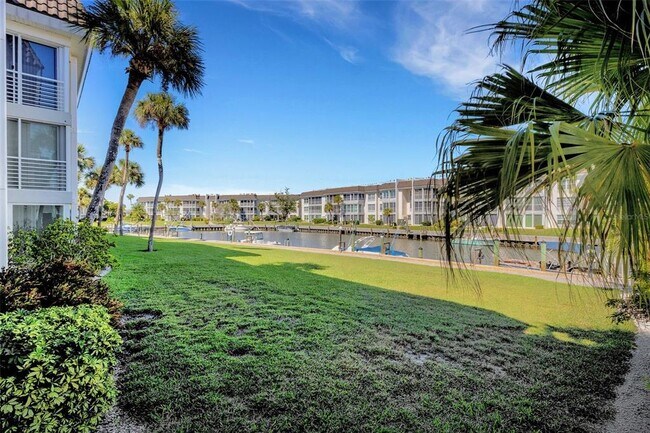 Building Photo - 4360 Chatham Dr