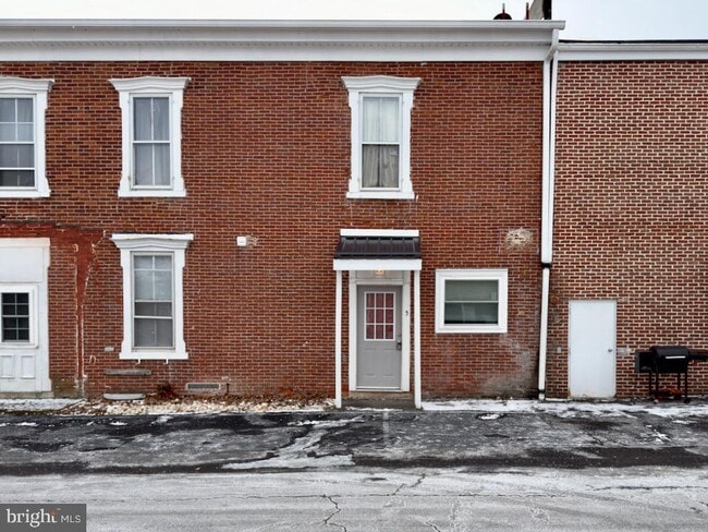 Building Photo - 100 S Front St