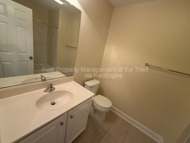Building Photo - 103 Southlake Ct