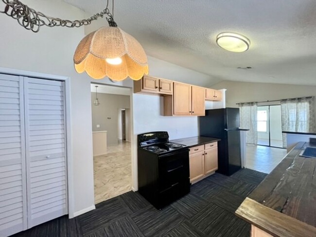 Building Photo - Orlando - 4 Bedroom, 2 Bathroom - $2550.00