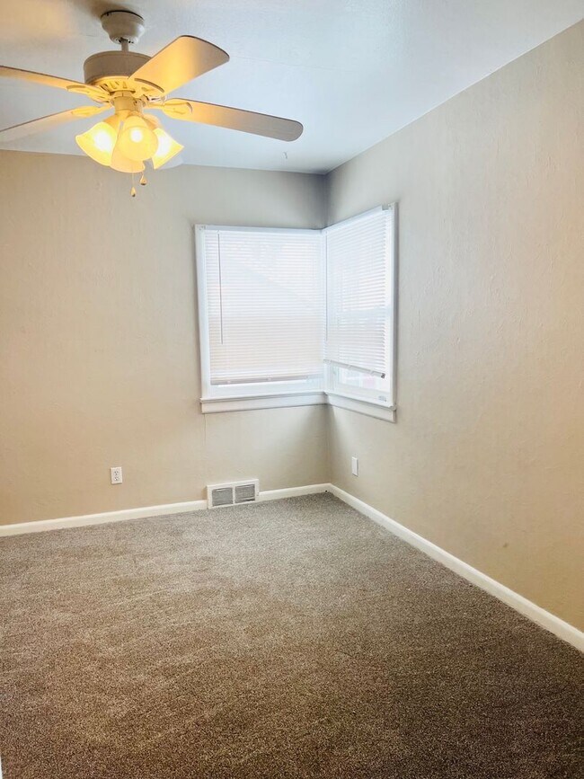 Building Photo - 1227 13th Ave