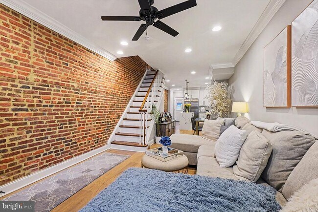 Building Photo - 443 S Robinson St