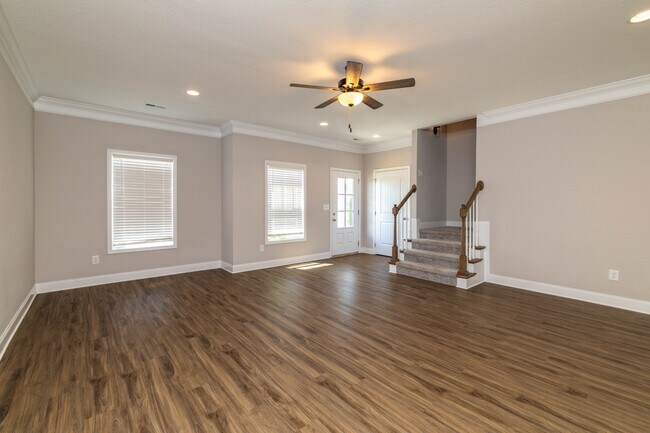 Building Photo - 338 Broadberry Ave