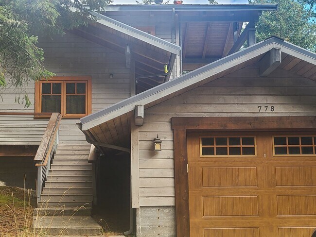 Building Photo - Lovely Rental Home on Cady Mountain