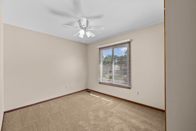 Building Photo - 38636 Rutgers Dr