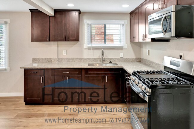 Building Photo - 2 BR/ 1.5 BA 682 SQFT / National City