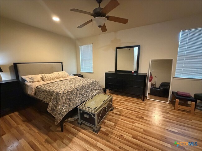 Building Photo - 726 Encino Dr