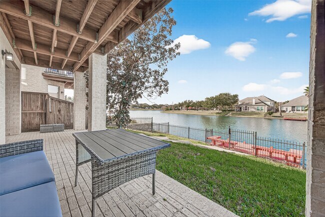 Building Photo - 3010 Pelican Cove