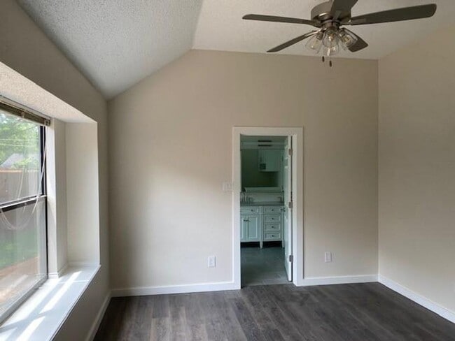 Building Photo - $500 Off First Full Month’s Rent with Move...