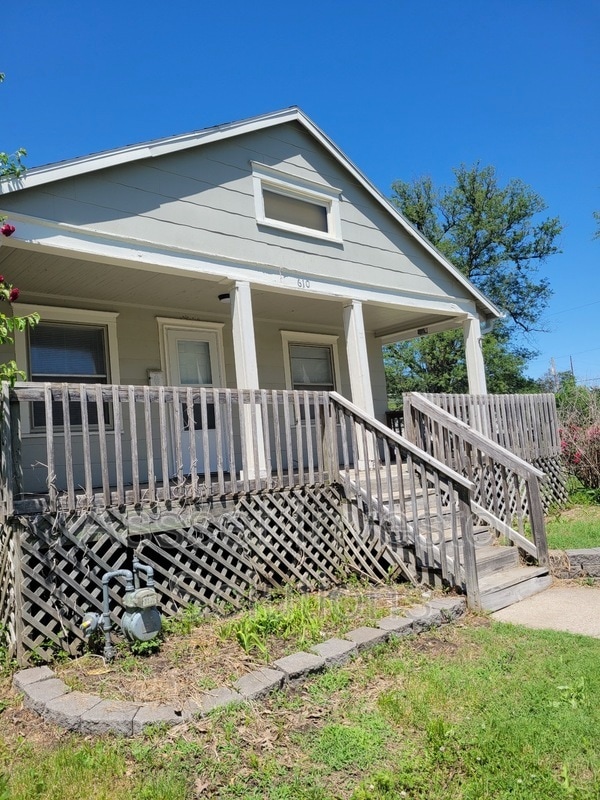 Building Photo - 610 E Albert Ave