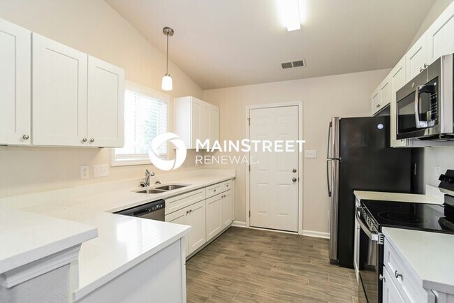 Building Photo - 3 Bedroom Pet-Friendly Home in Charlotte, NC with Main Street Renewal