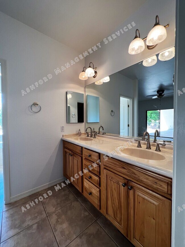 Building Photo - ***MOVE IN SPECIAL***BEAUTIFUL 4 BEDROOM P...