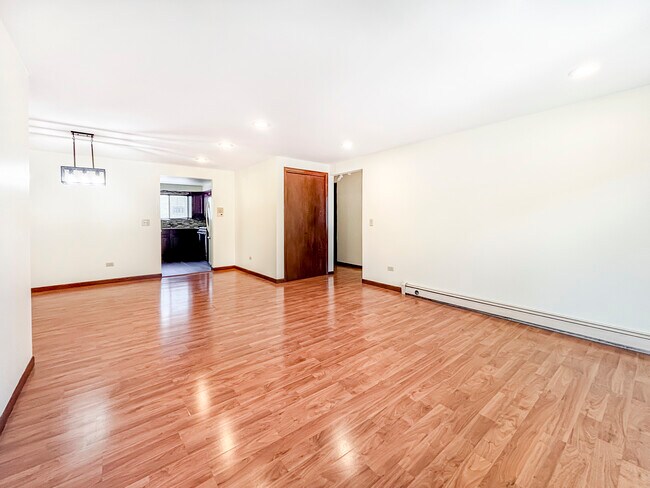 Building Photo - 7214 W Wrightwood Ave